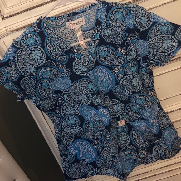 Women’s scrub top